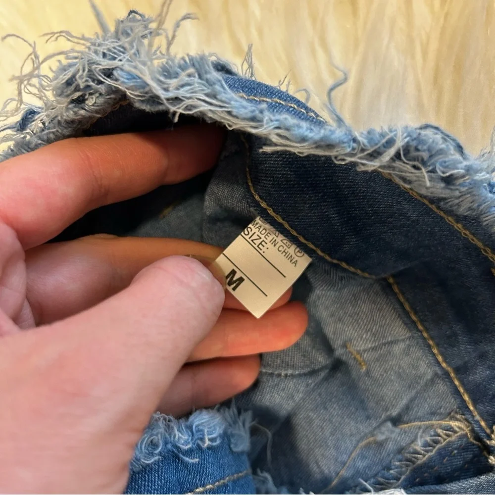 Distressed‎ Blue Women's Jeans Size 28”